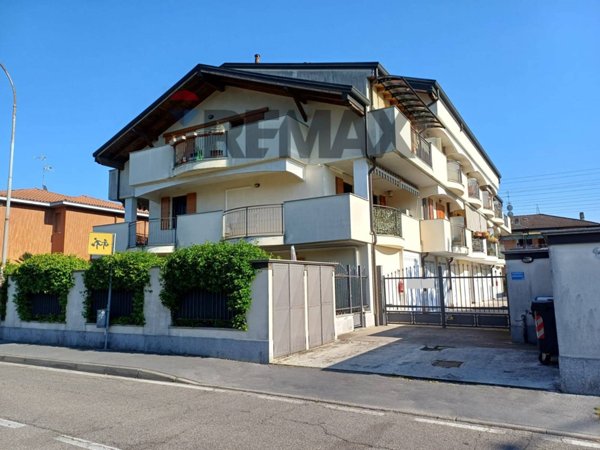 box auto in vendita a Settimo Milanese in zona Seguro