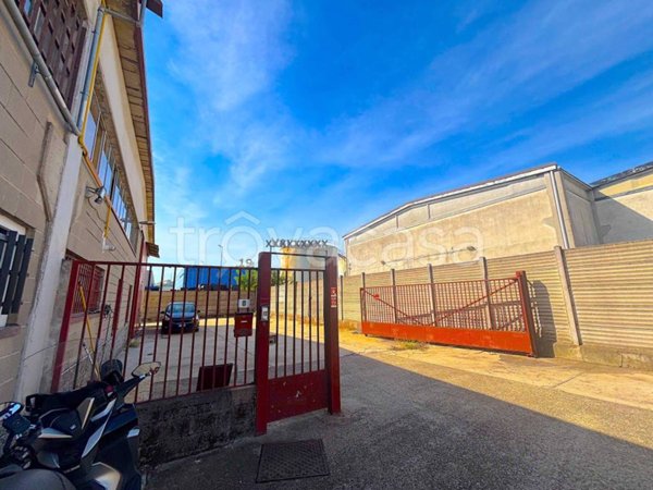 locale commerciale in vendita a Settimo Milanese