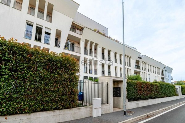 appartamento in vendita a Settimo Milanese in zona Villaggio Cavour