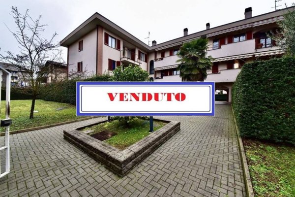 appartamento in vendita a Solaro in zona Villaggio Brollo