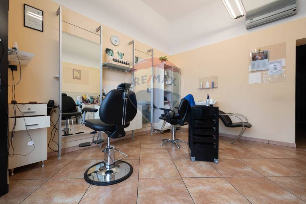 negozio in vendita a Solaro