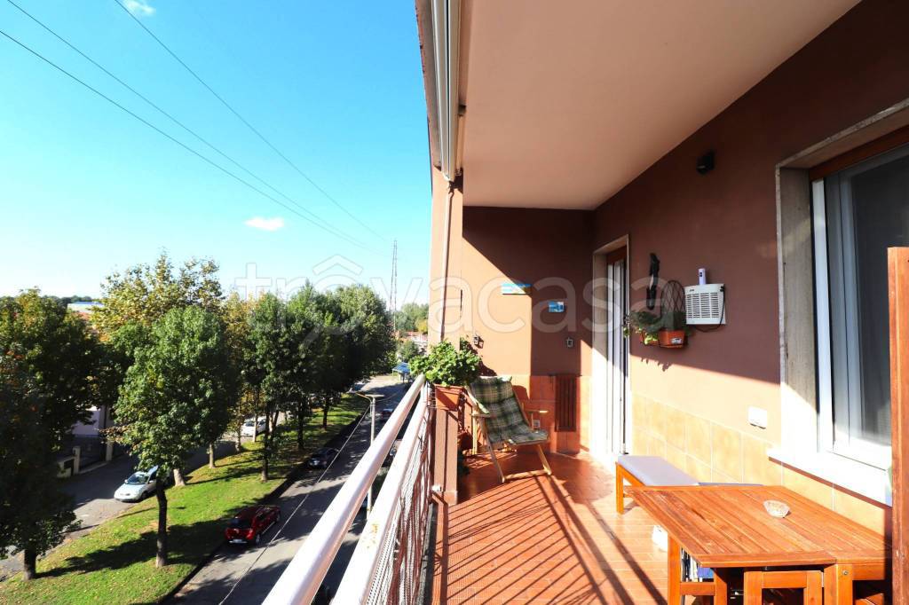appartamento in vendita a Solaro in zona Villaggio Brollo