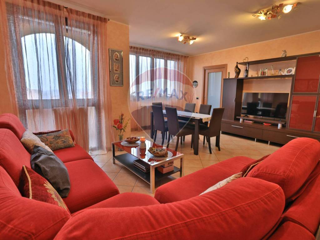 appartamento in vendita a Solaro in zona Villaggio Brollo