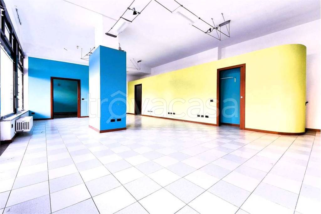 negozio in vendita a Solaro