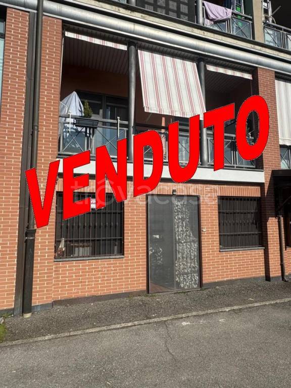 appartamento in vendita a Solaro in zona Villaggio Brollo