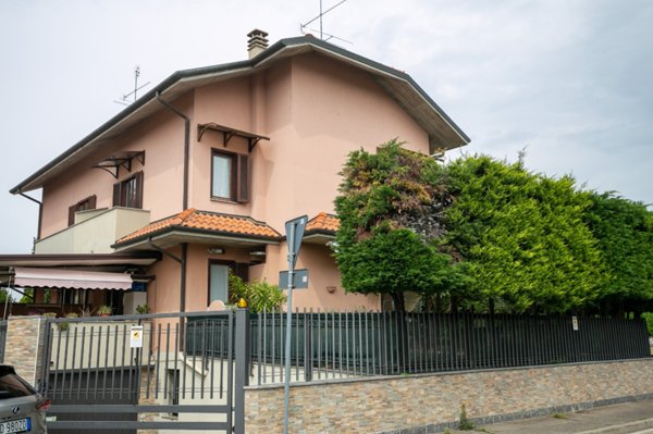 casa indipendente in vendita a Solaro
