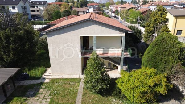 casa indipendente in vendita a Solaro