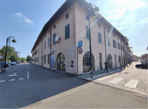 negozio in vendita a Solaro