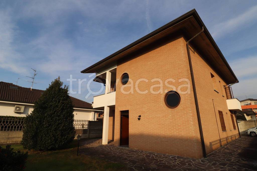 casa indipendente in vendita a Solaro