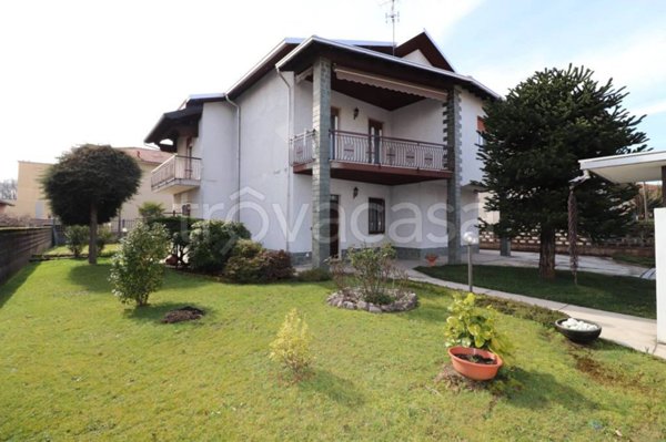 casa indipendente in vendita a Solaro