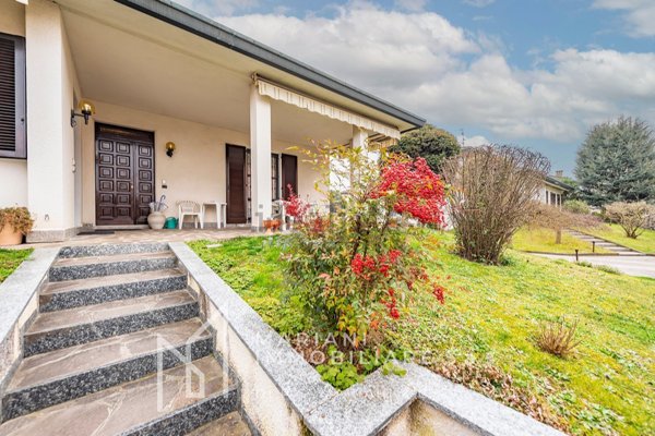 casa indipendente in vendita a Solaro