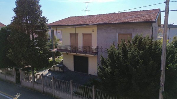 casa indipendente in vendita a Solaro