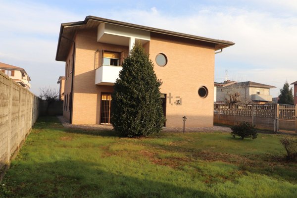 casa indipendente in vendita a Solaro