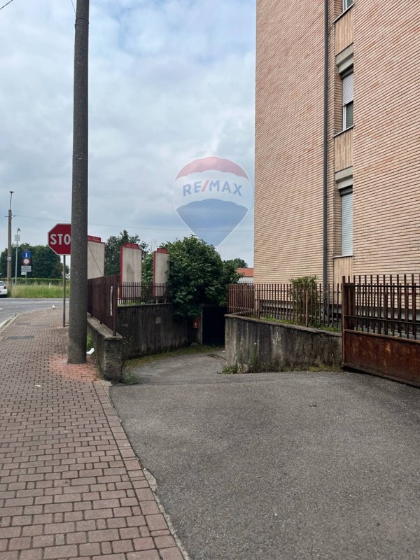 locale di sgombero in vendita a Solaro
