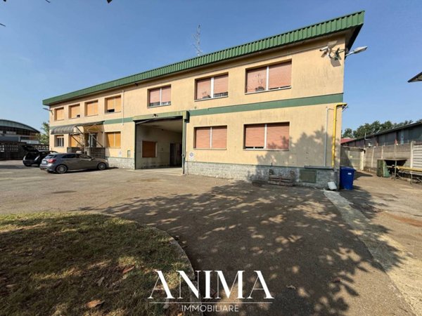 capannone in vendita a Solaro