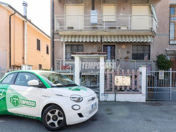casa indipendente in vendita a Solaro in zona Villaggio Brollo