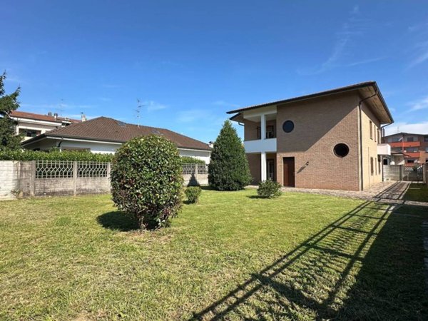 casa indipendente in vendita a Solaro