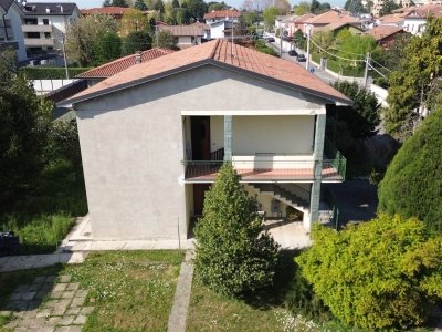 casa indipendente in vendita a Solaro