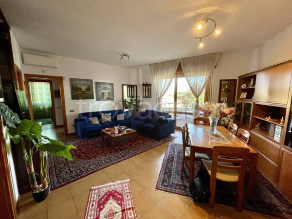 appartamento in vendita a Solaro in zona Villaggio Brollo