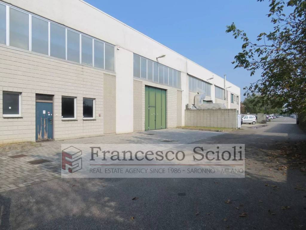 locale commerciale in vendita a Solaro