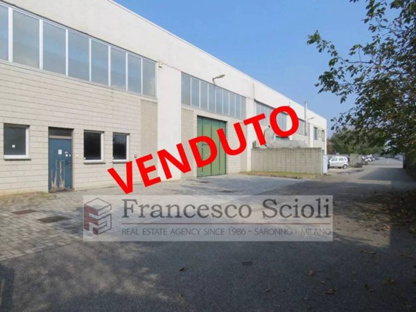 locale commerciale in vendita a Solaro