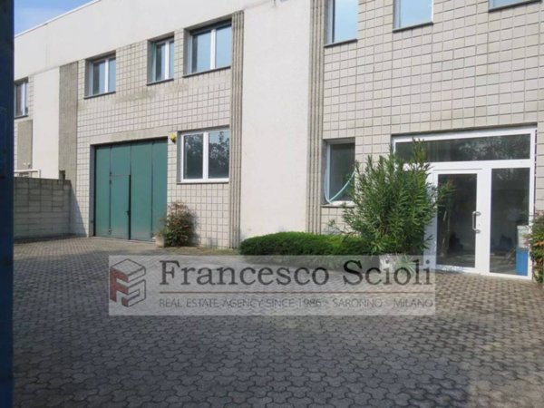 locale commerciale in vendita a Solaro