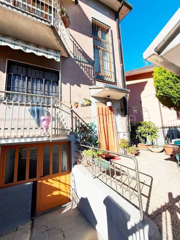 appartamento in vendita a Solaro in zona Villaggio Brollo