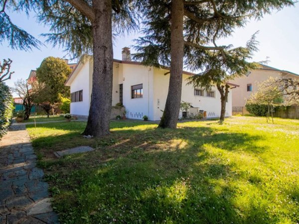 casa indipendente in vendita a Solaro