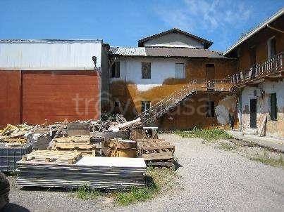 locale commerciale in vendita a Solaro