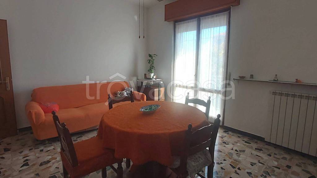 appartamento in vendita a Solaro in zona Villaggio Brollo