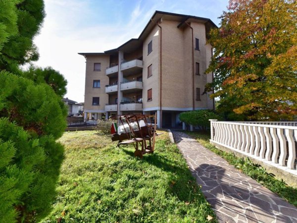 appartamento in vendita a Solaro in zona Villaggio Brollo