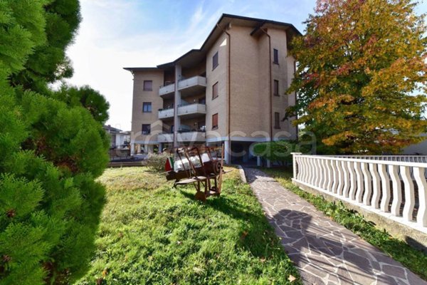 appartamento in vendita a Solaro in zona Villaggio Brollo