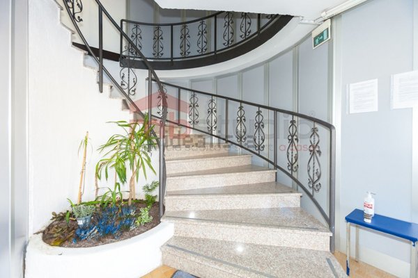 capannone in vendita a Solaro