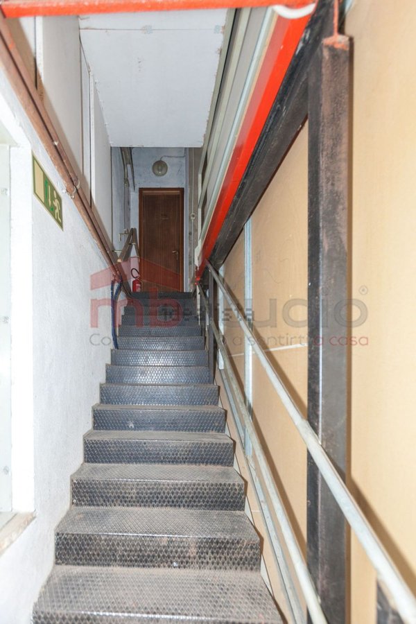 capannone in vendita a Solaro