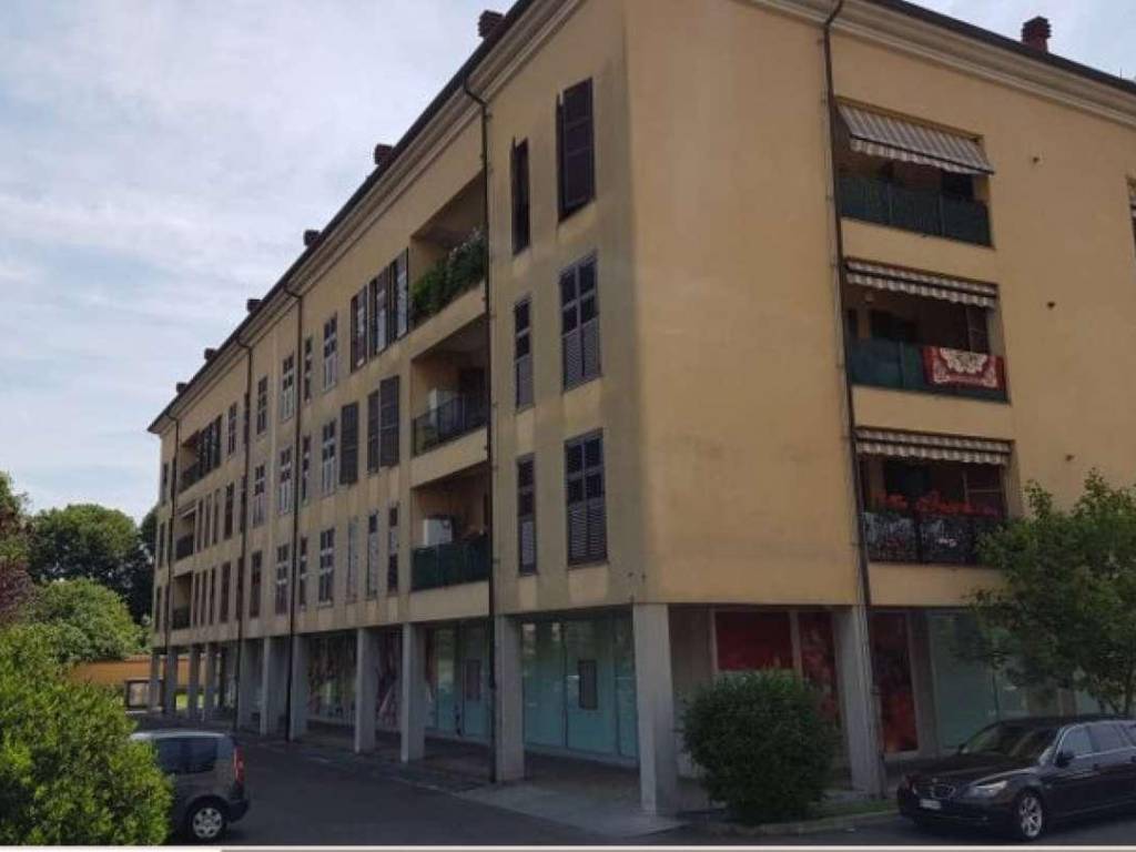 negozio in vendita a Solaro