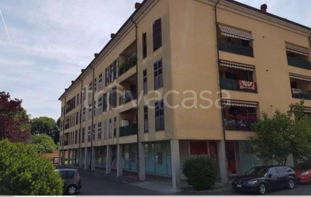 negozio in vendita a Solaro