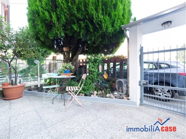 casa indipendente in vendita a Solaro in zona Villaggio Brollo