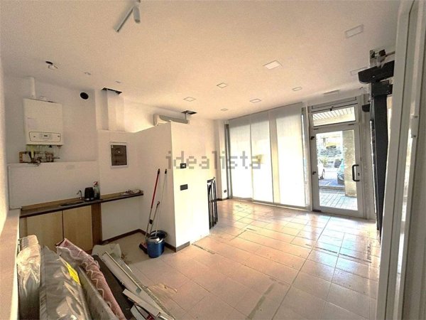 locale commerciale in vendita a Solaro