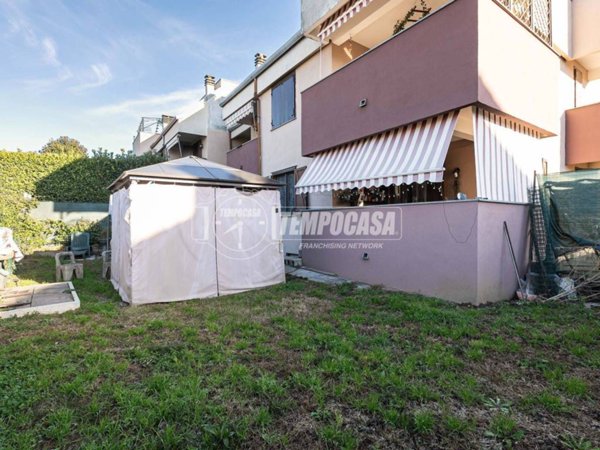 appartamento in vendita a Solaro in zona Villaggio Brollo