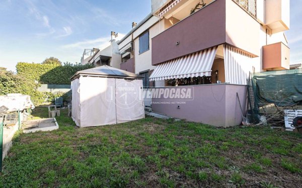 appartamento in vendita a Solaro in zona Villaggio Brollo