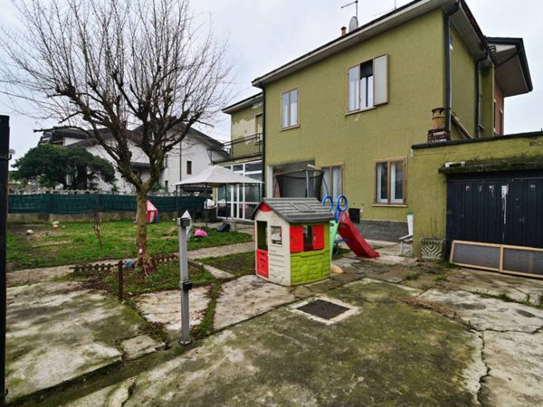 casa indipendente in vendita a Solaro in zona Villaggio Brollo