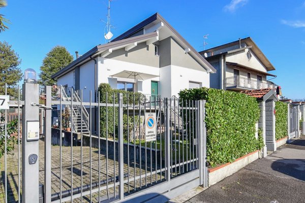 casa indipendente in vendita a Solaro