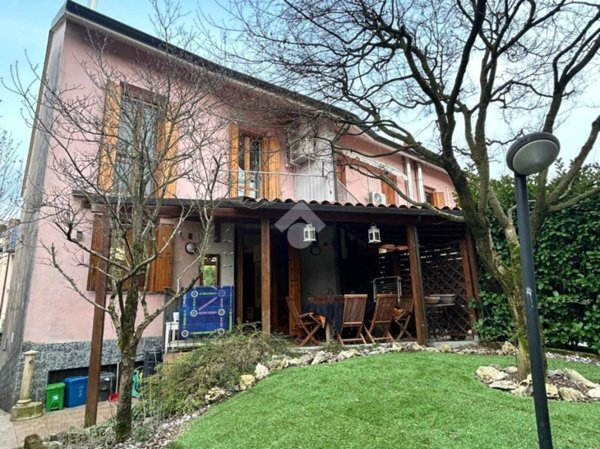 casa indipendente in vendita a Solaro in zona Villaggio Brollo