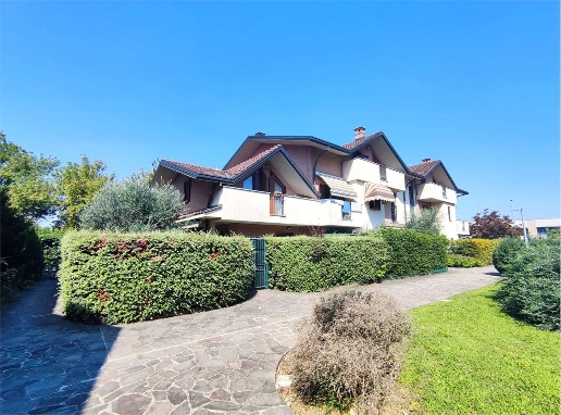 casa indipendente in vendita a Solaro