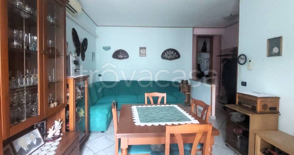 appartamento in vendita a Solaro in zona Villaggio Brollo
