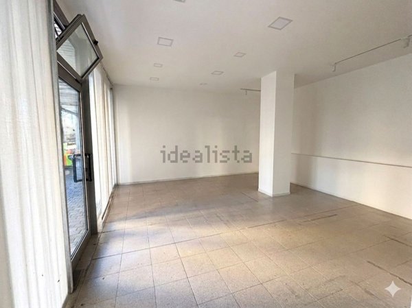 locale commerciale in vendita a Solaro