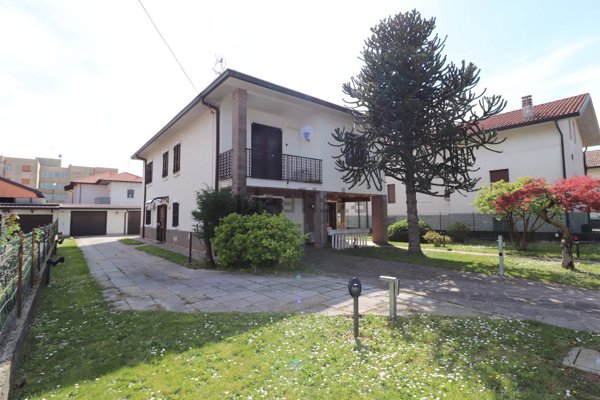 casa indipendente in vendita a Solaro