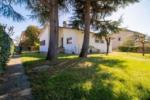 casa indipendente in vendita a Solaro