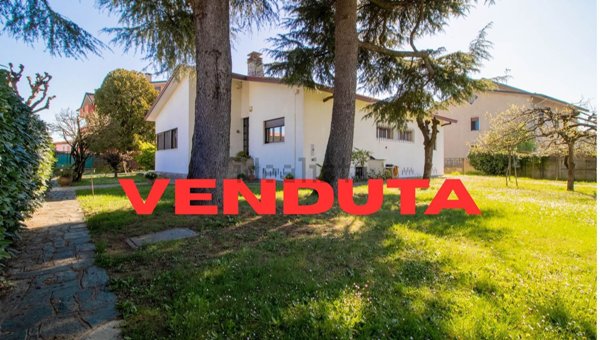 casa indipendente in vendita a Solaro