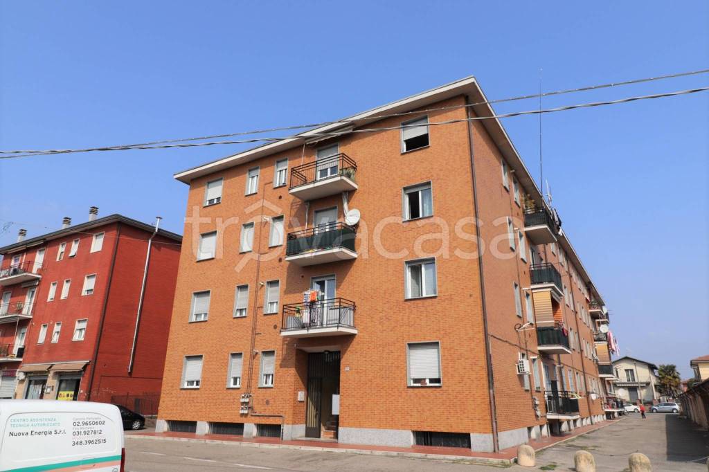 locale commerciale in vendita a Solaro